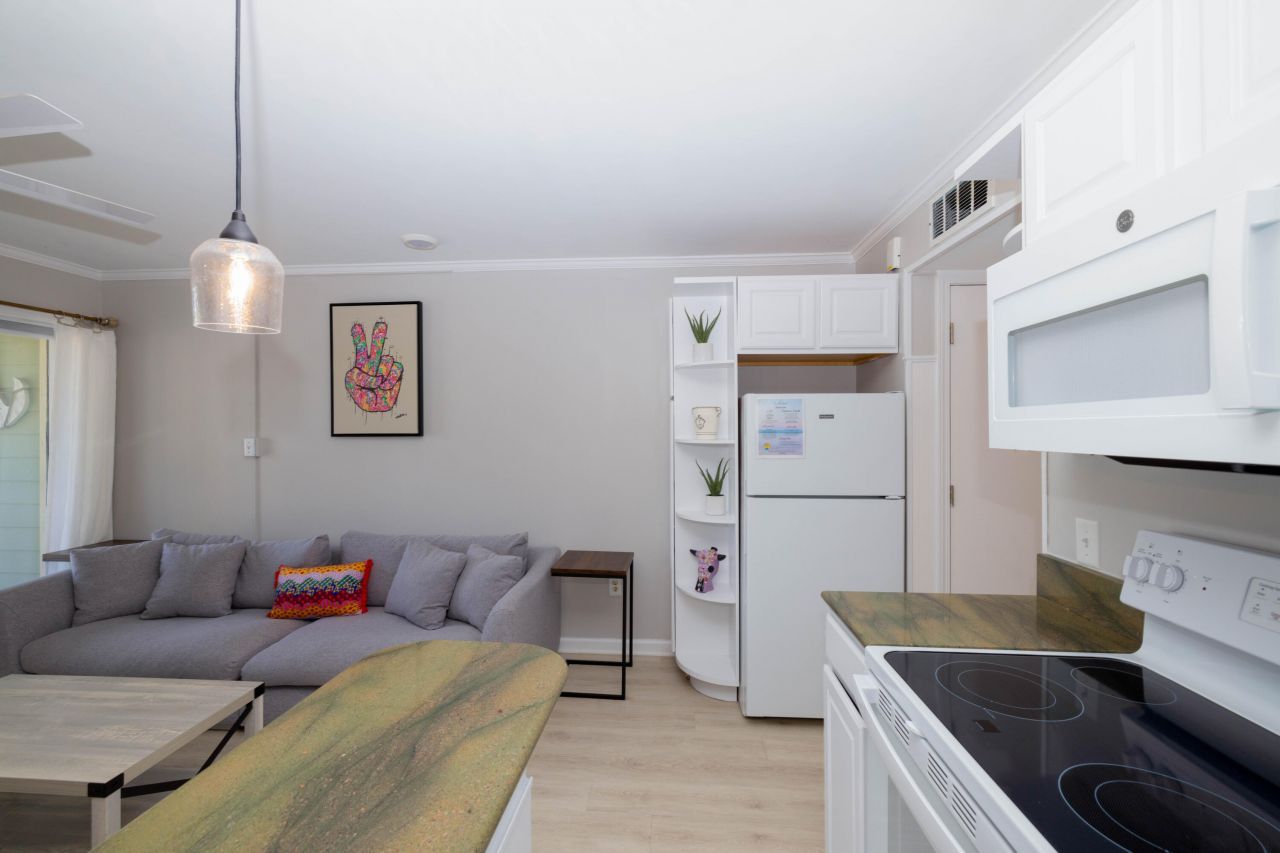 1300 Ocean Boulevard Photo 8