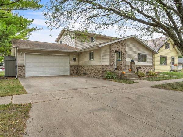 405 8th Avenue, Sibley, IA 51249