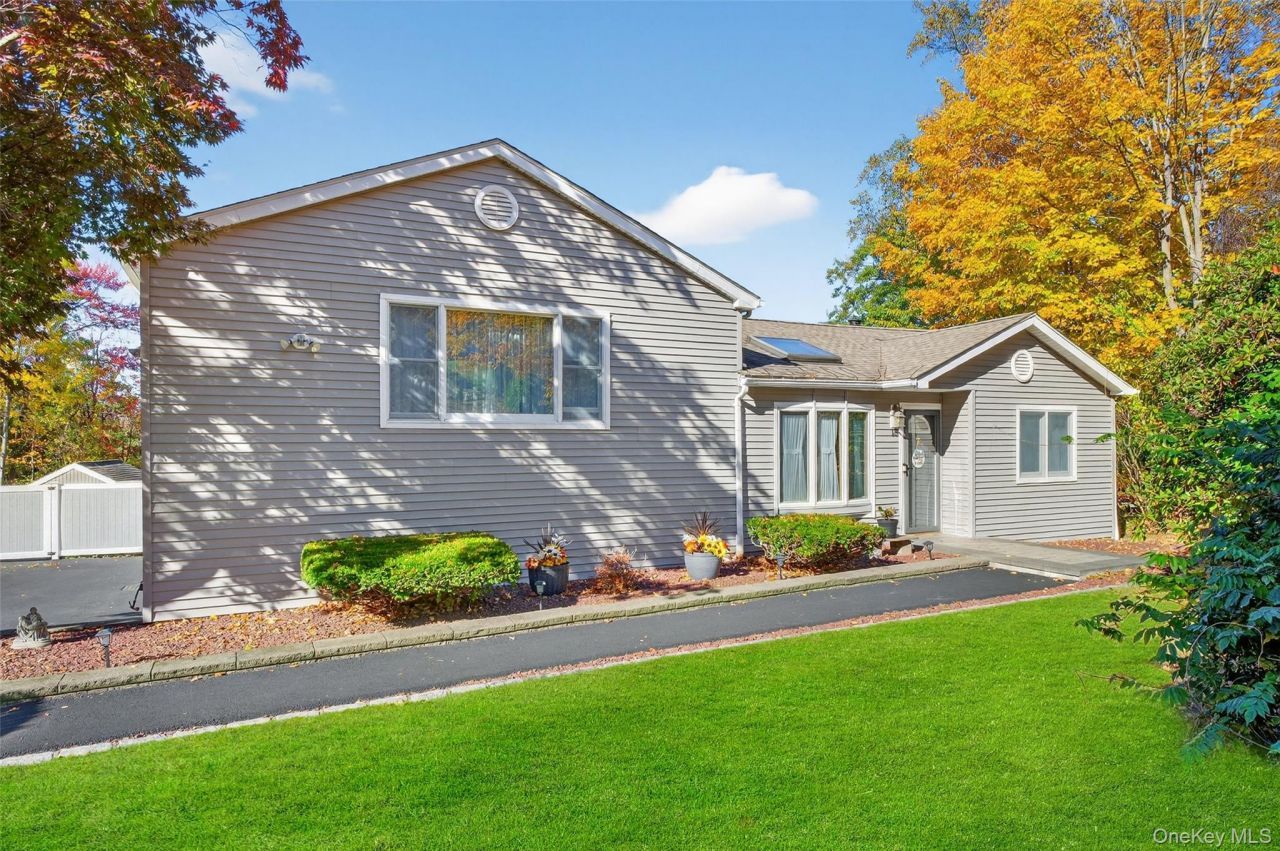 15 Woodbine Drive, Mahopac, NY 10541 Main Photo