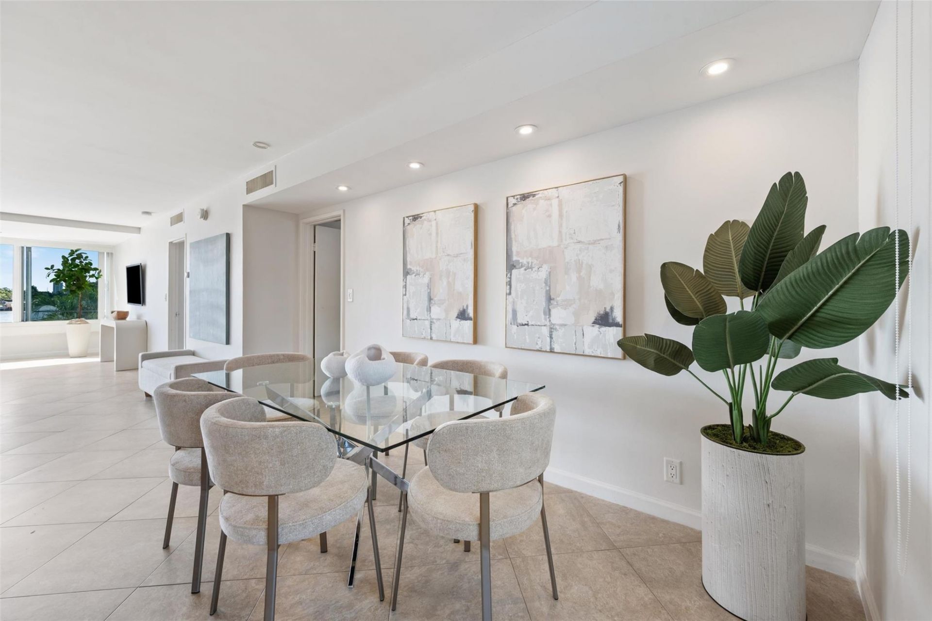 215 N Birch Road, Unit 2B, Fort Lauderdale, FL 33304 Photo