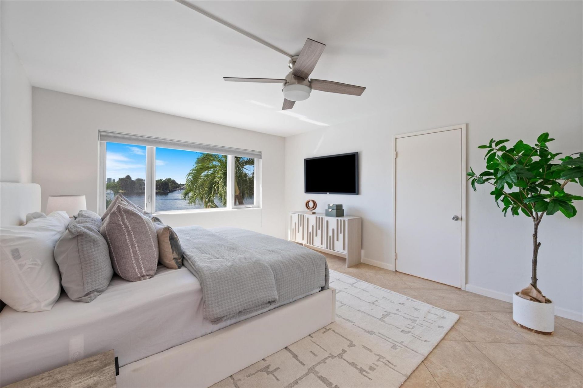 215 N Birch Road, Unit 2B, Fort Lauderdale, FL 33304 Photo