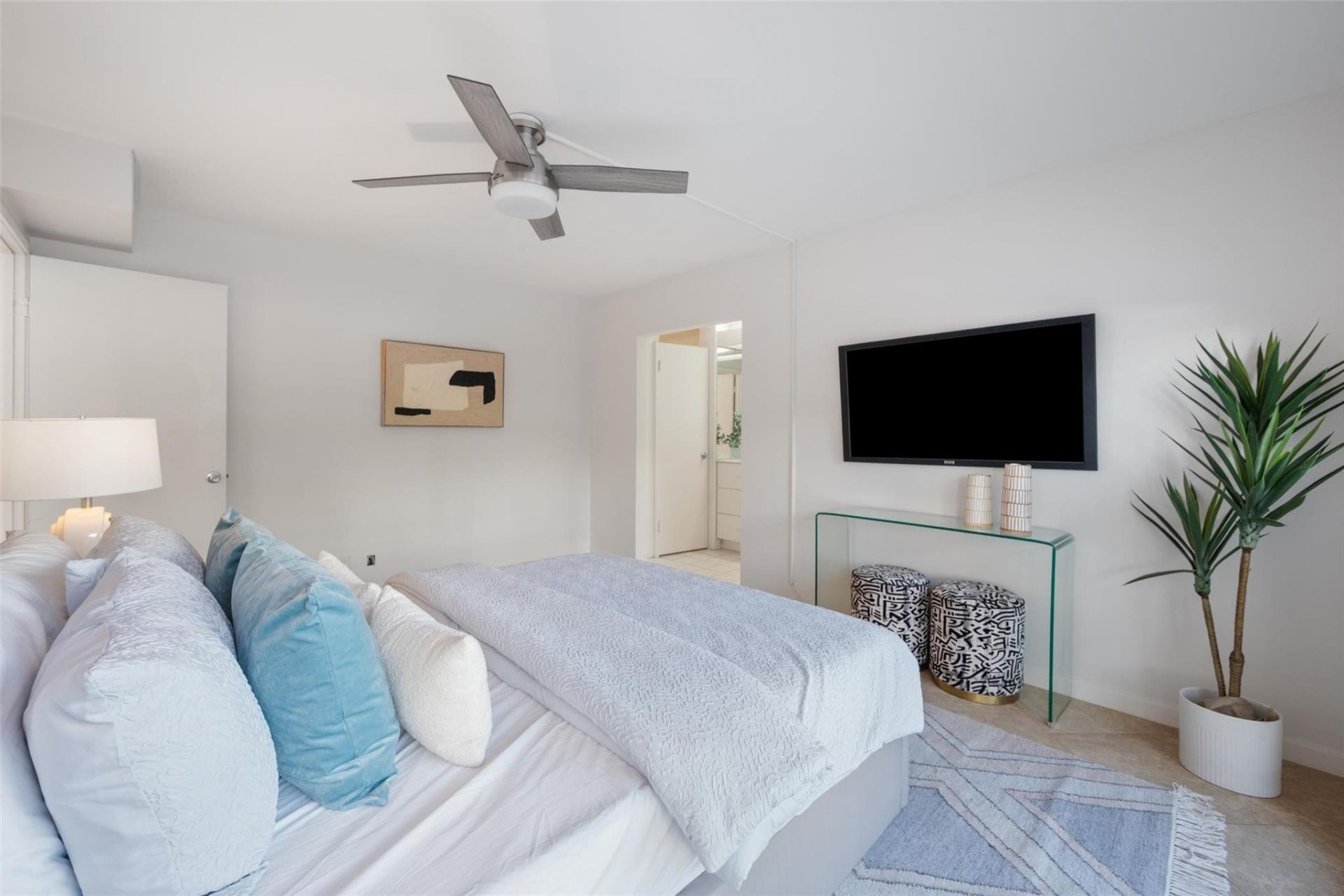 215 N Birch Road, Unit 2B, Fort Lauderdale, FL 33304 Photo