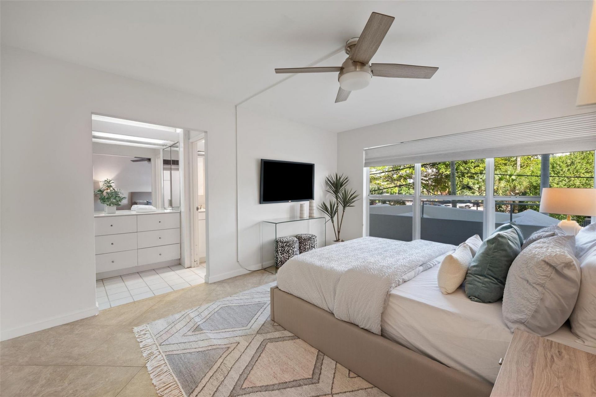 215 N Birch Road, Unit 2B, Fort Lauderdale, FL 33304 Photo