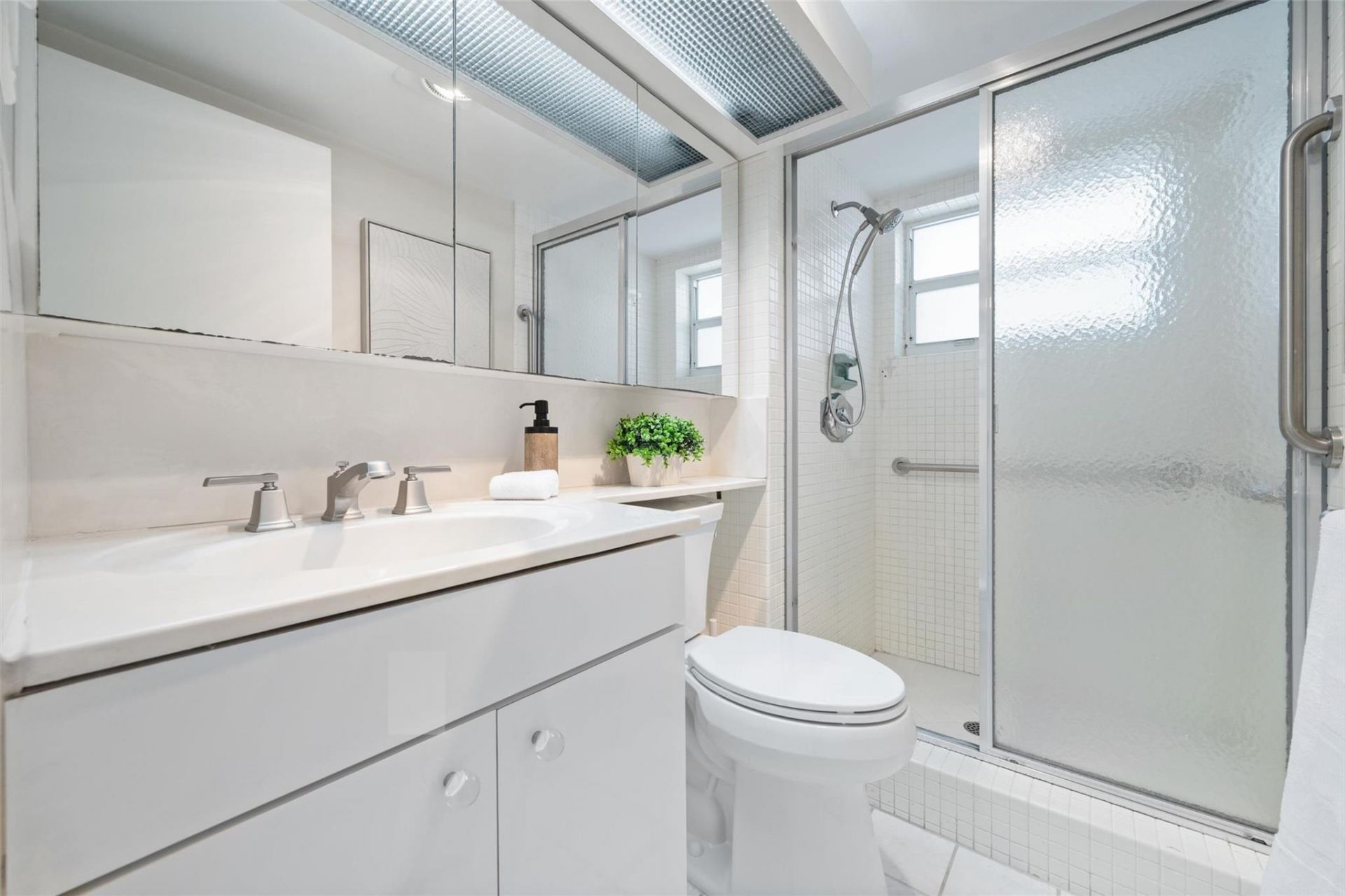 215 N Birch Road, Unit 2B, Fort Lauderdale, FL 33304 Photo