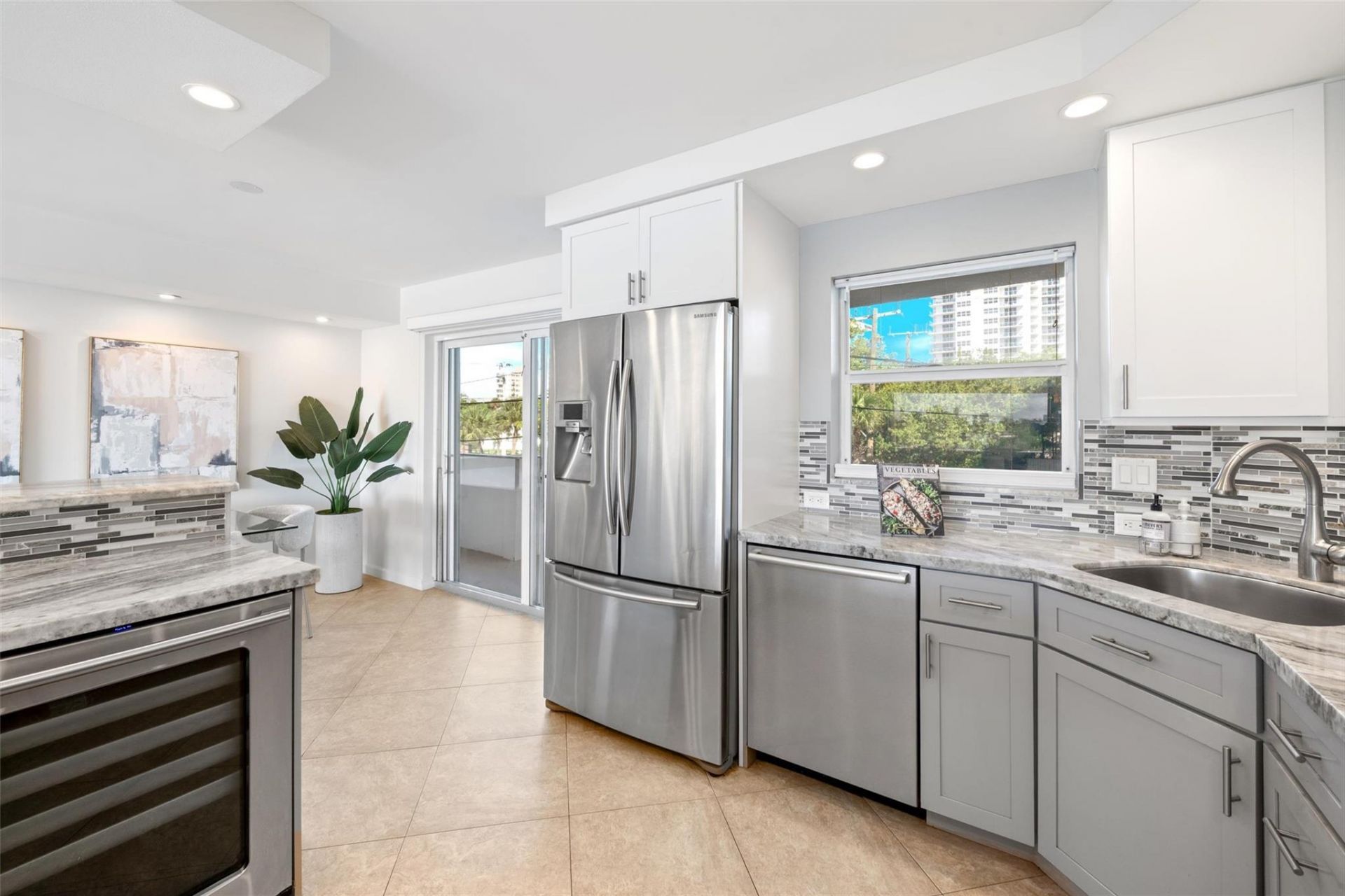 215 N Birch Road, Unit 2B, Fort Lauderdale, FL 33304 Photo