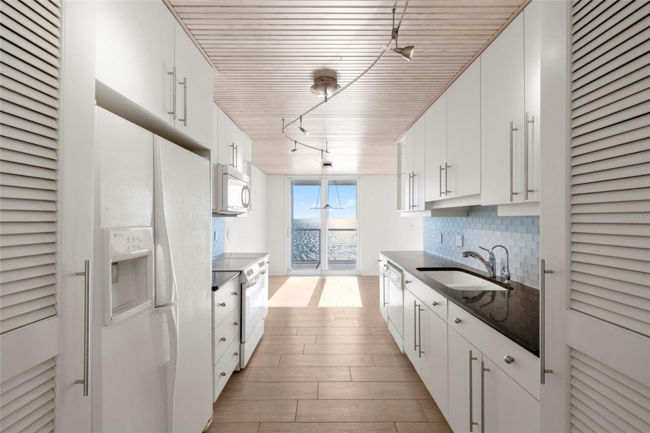 2425 Gulf Of Mexico Drive, Unit 7D, Longboat Key, FL 34228 Photo