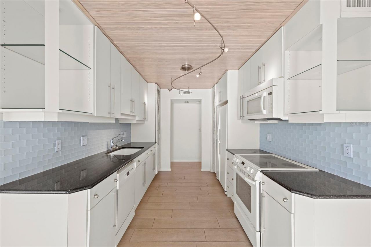 2425 Gulf Of Mexico Drive, Unit 7D, Longboat Key, FL 34228 Photo