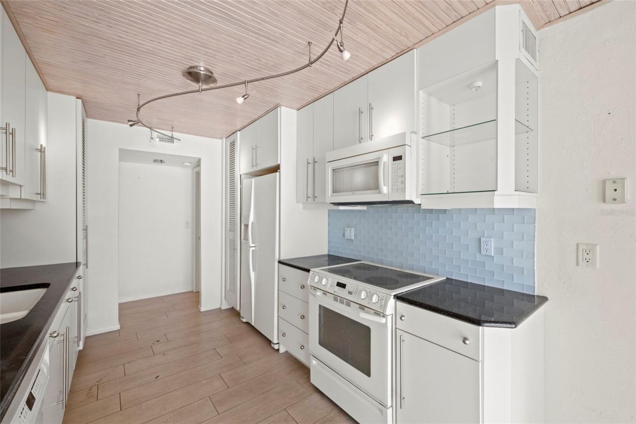 2425 Gulf Of Mexico Drive, Unit 7D, Longboat Key, FL 34228 Photo