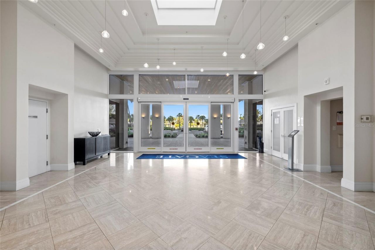 2425 Gulf Of Mexico Drive, Unit 7D, Longboat Key, FL 34228 Photo