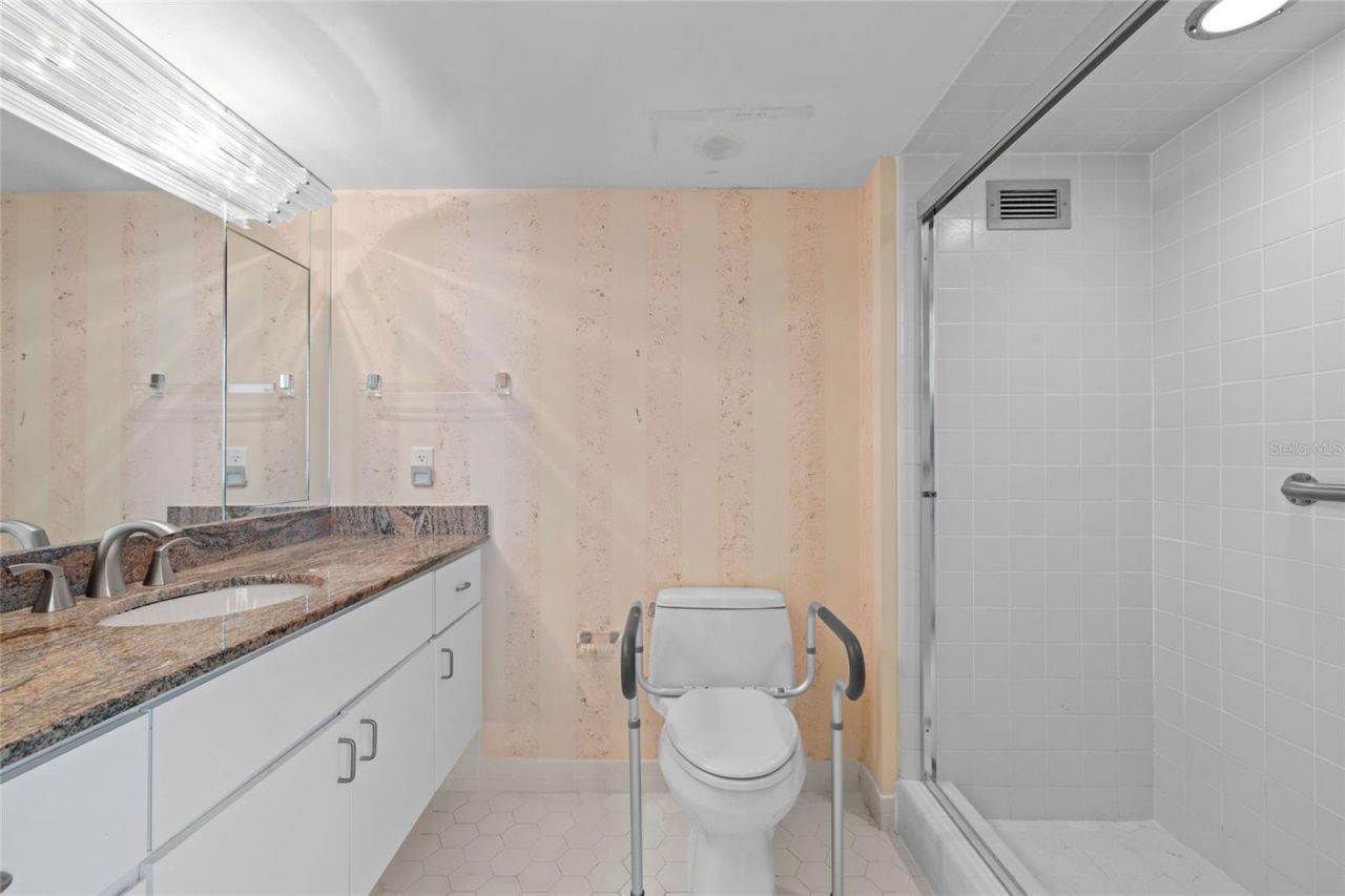 2425 Gulf Of Mexico Drive, Unit 7D, Longboat Key, FL 34228 Photo