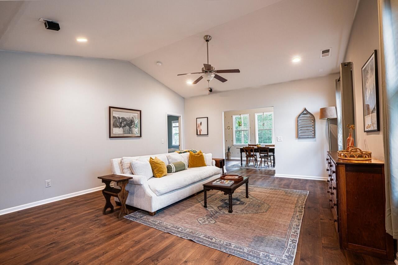 134 Longdale Drive Photo 12