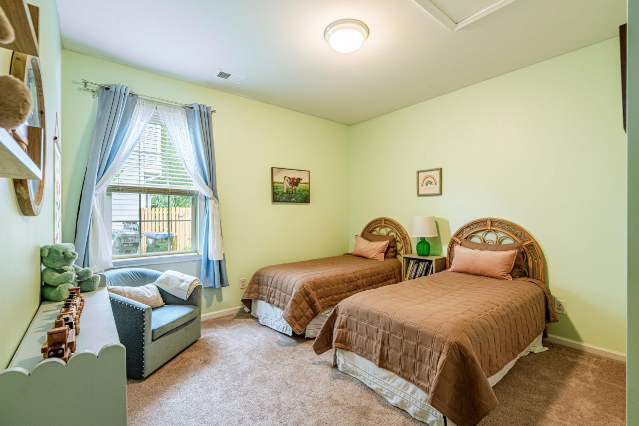 134 Longdale Drive Photo 17