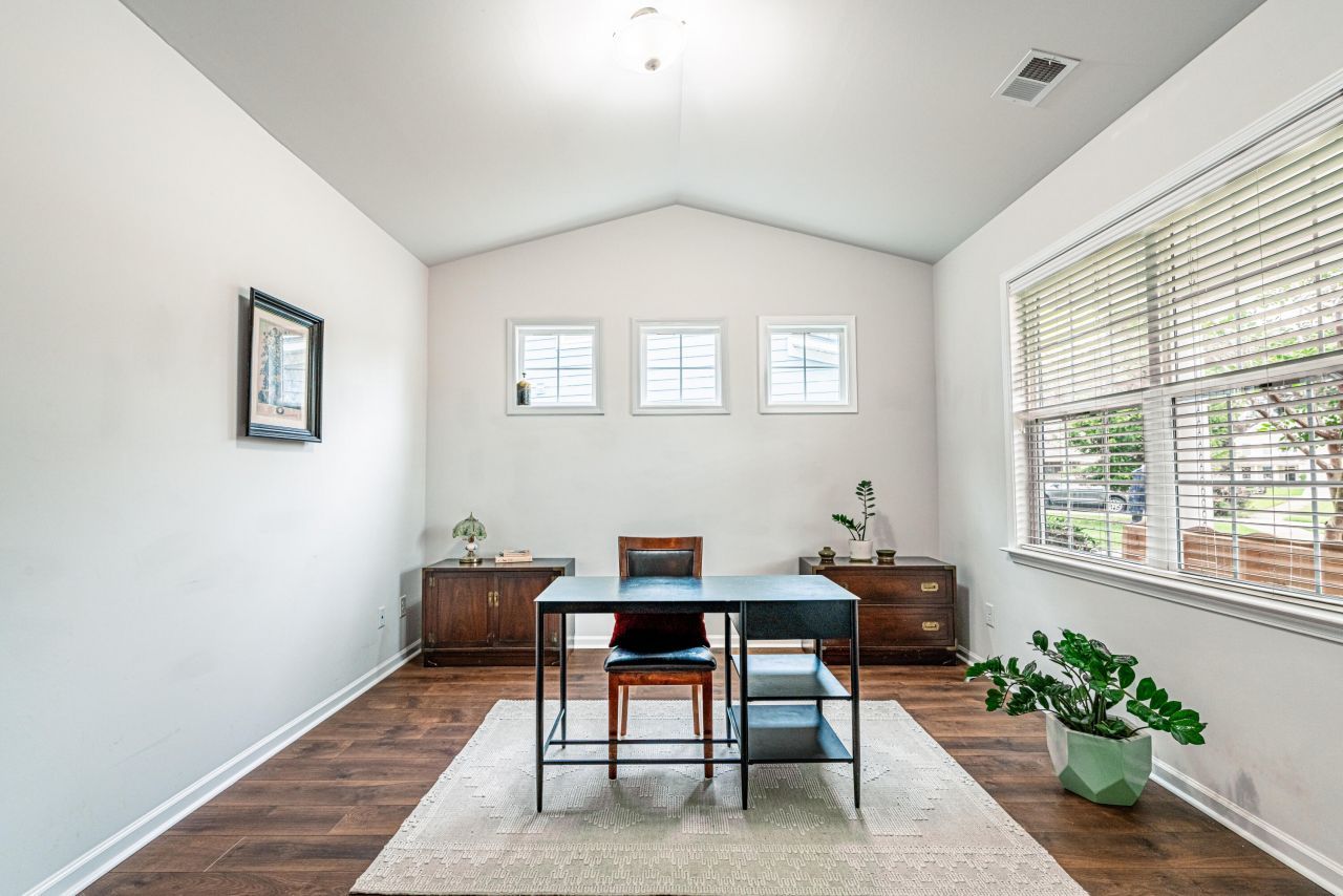 134 Longdale Drive Photo 6