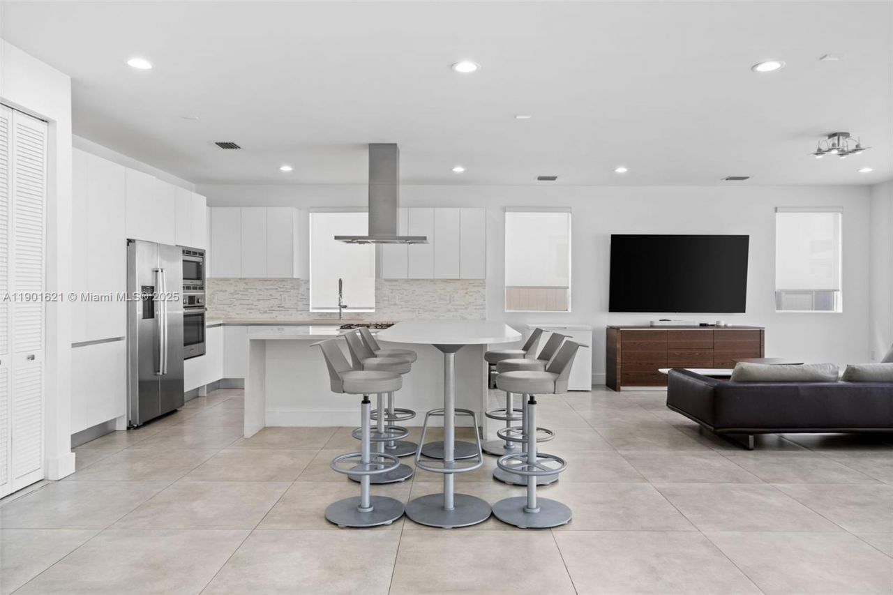 7540 NW 97th Pl, Doral, FL 33178 Photo