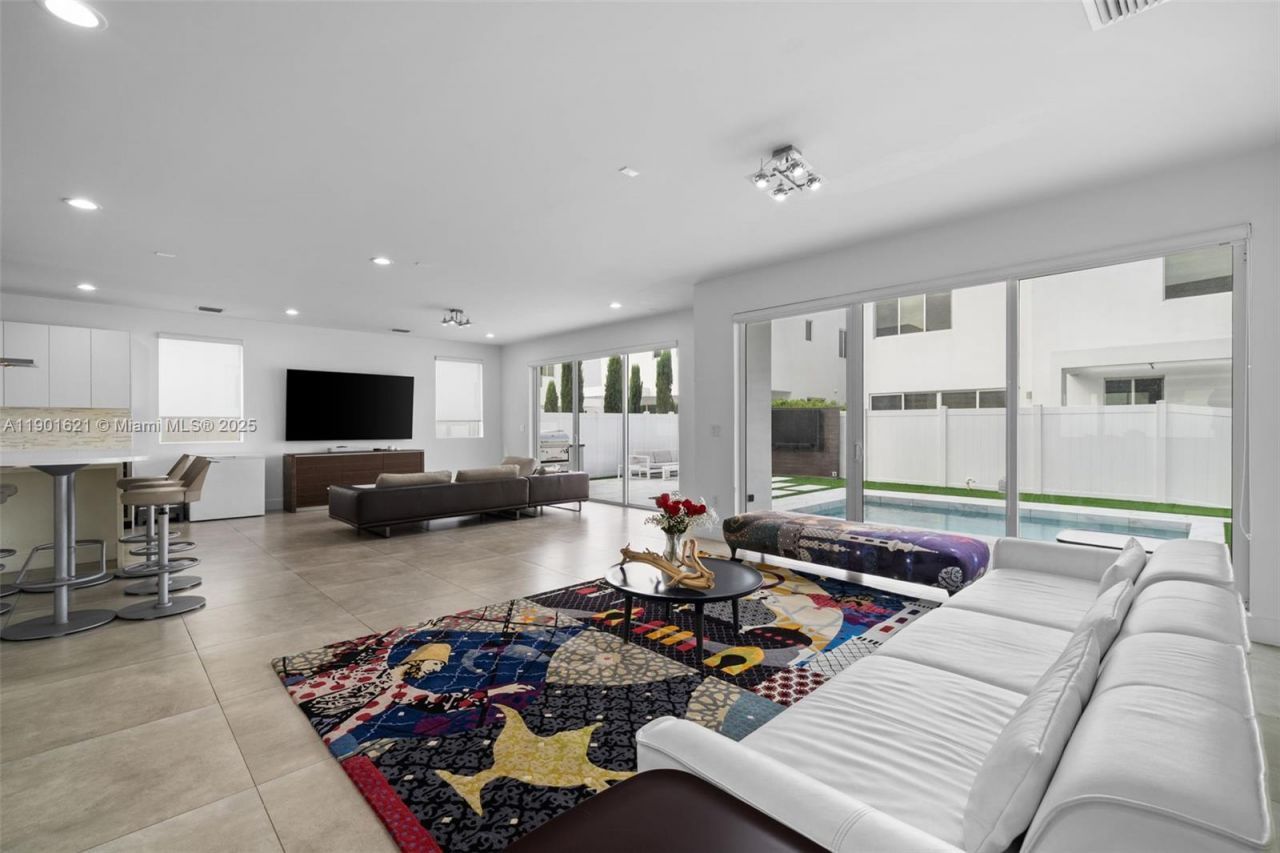 7540 NW 97th Pl, Doral, FL 33178 Photo