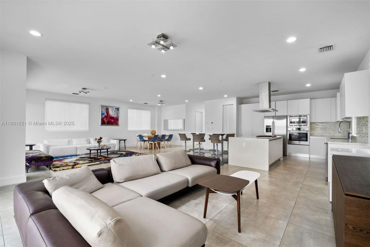 7540 NW 97th Pl, Doral, FL 33178 Photo