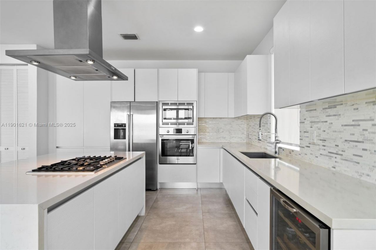 7540 NW 97th Pl, Doral, FL 33178 Photo