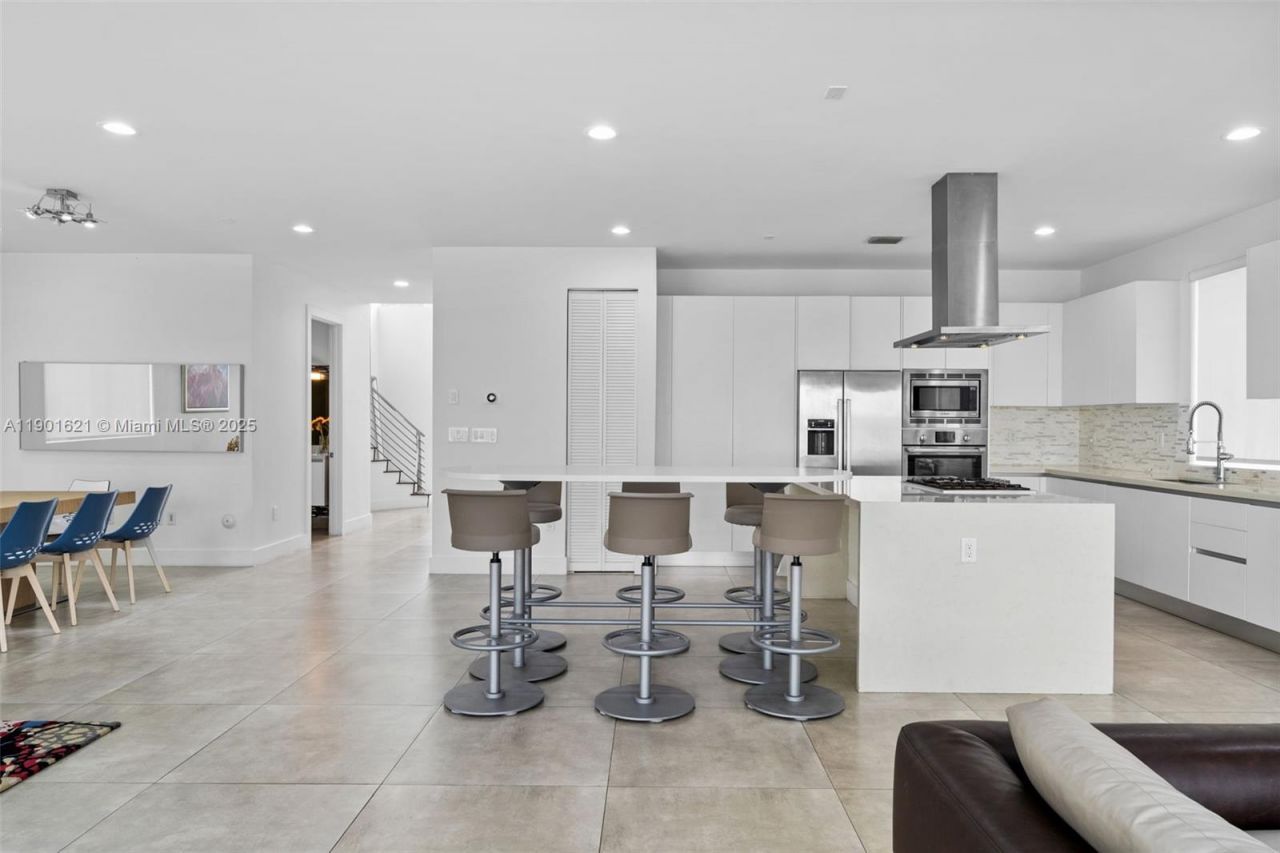 7540 NW 97th Pl, Doral, FL 33178 Photo