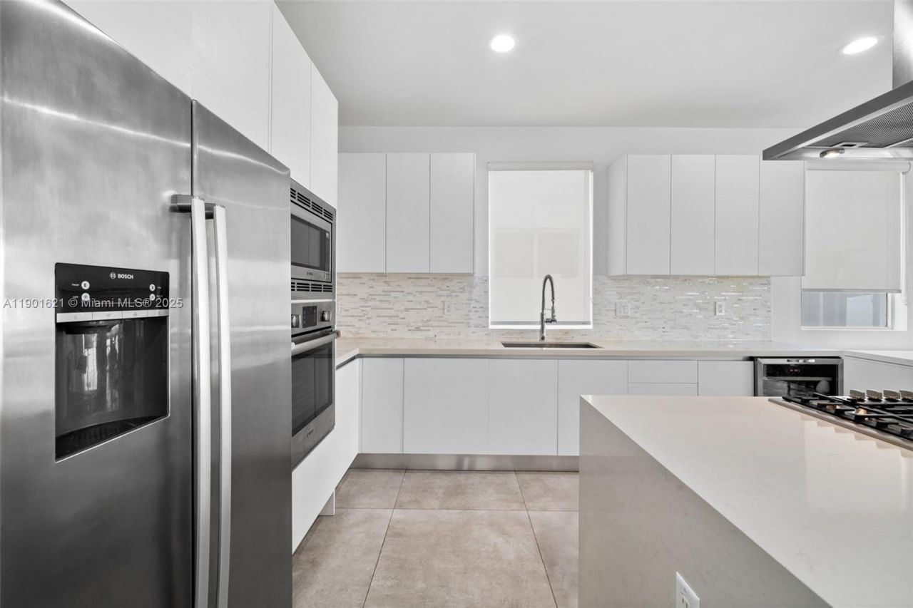 7540 NW 97th Pl, Doral, FL 33178 Photo