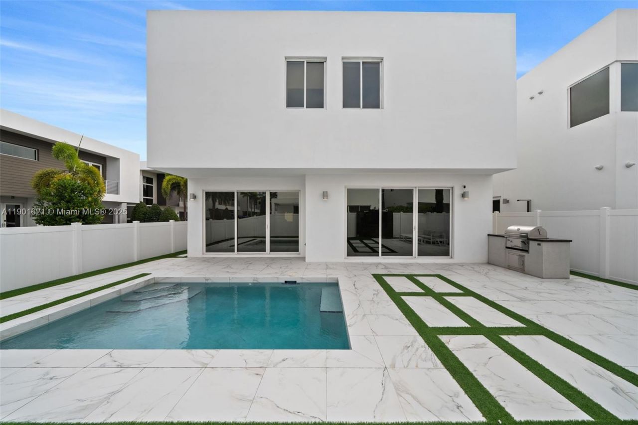 7540 NW 97th Pl, Doral, FL 33178 Photo