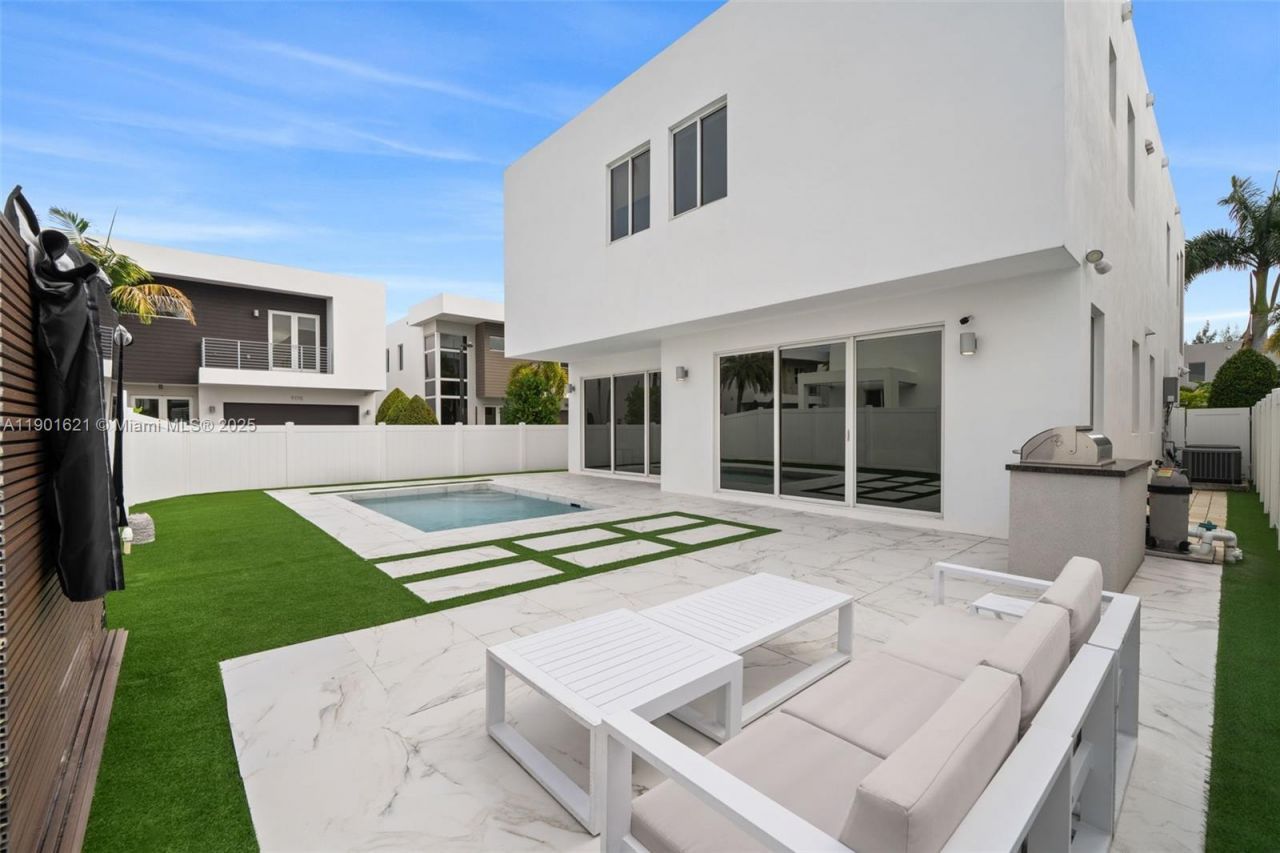 7540 NW 97th Pl, Doral, FL 33178 Photo