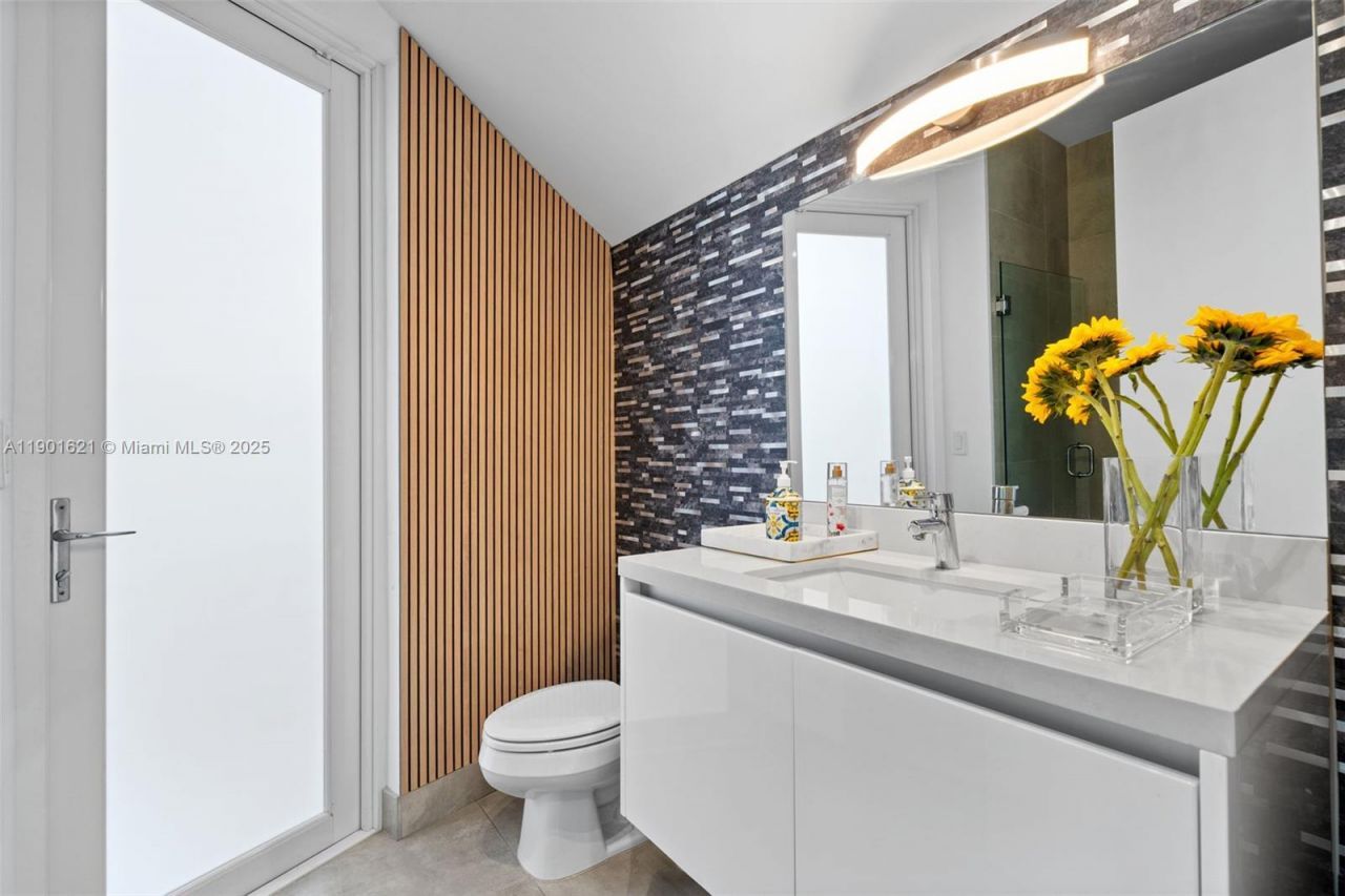 7540 NW 97th Pl, Doral, FL 33178 Photo