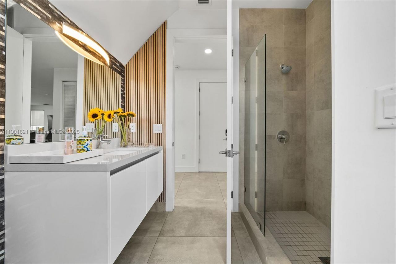 7540 NW 97th Pl, Doral, FL 33178 Photo