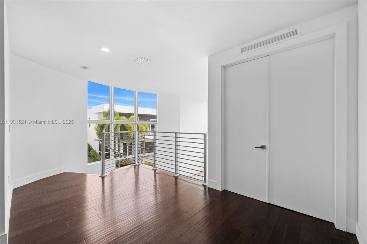 7540 NW 97th Pl, Doral, FL 33178 Photo