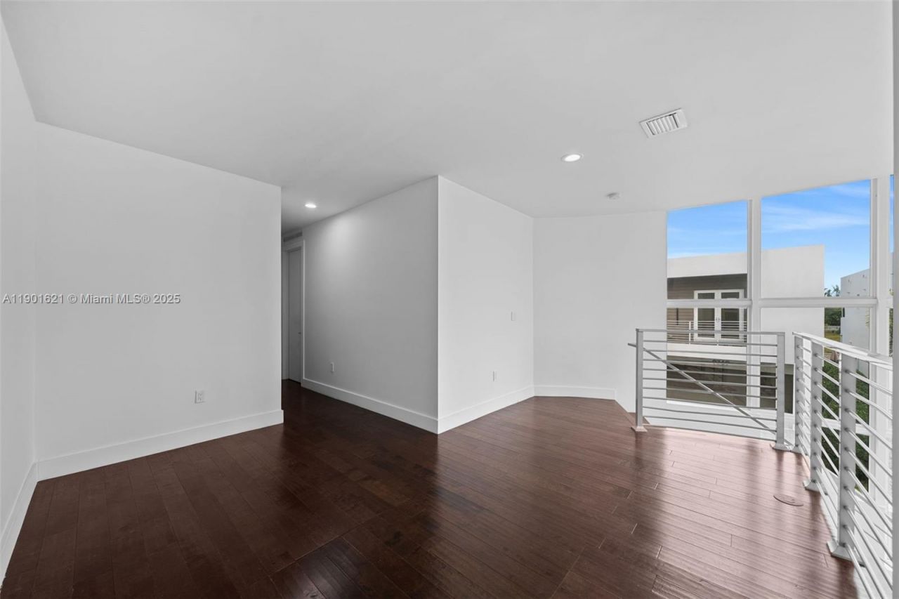 7540 NW 97th Pl, Doral, FL 33178 Photo