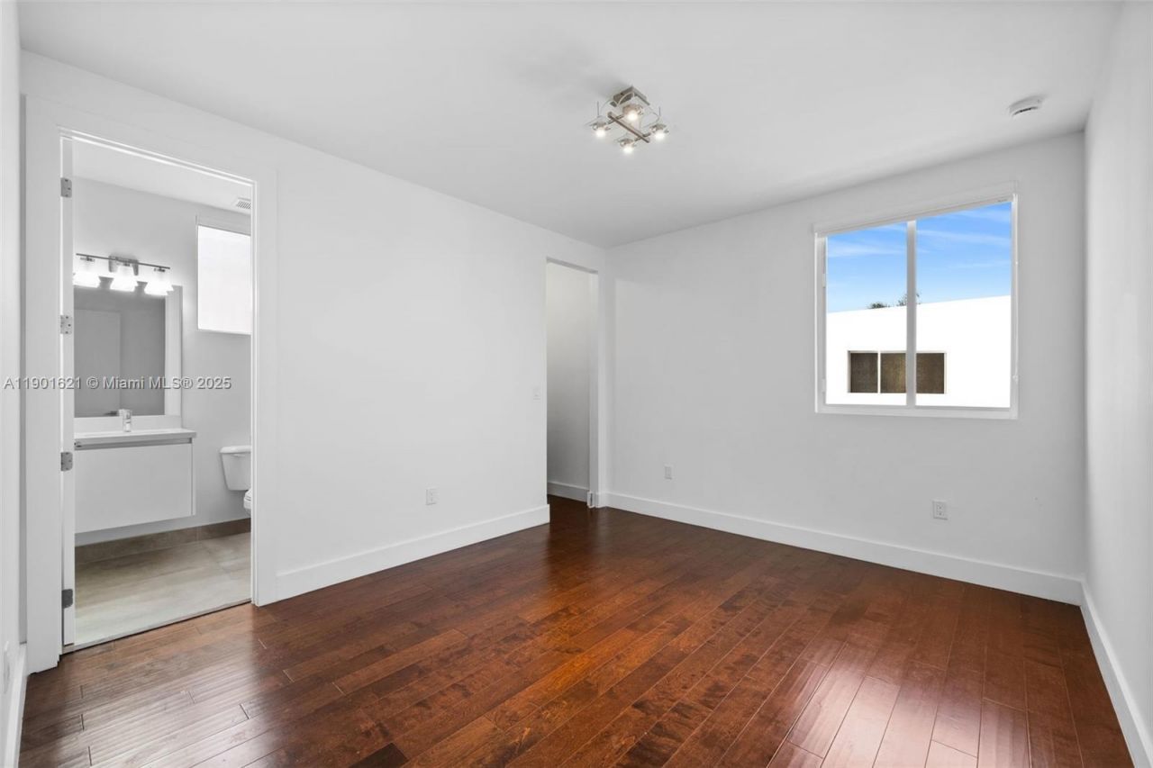 7540 NW 97th Pl, Doral, FL 33178 Photo