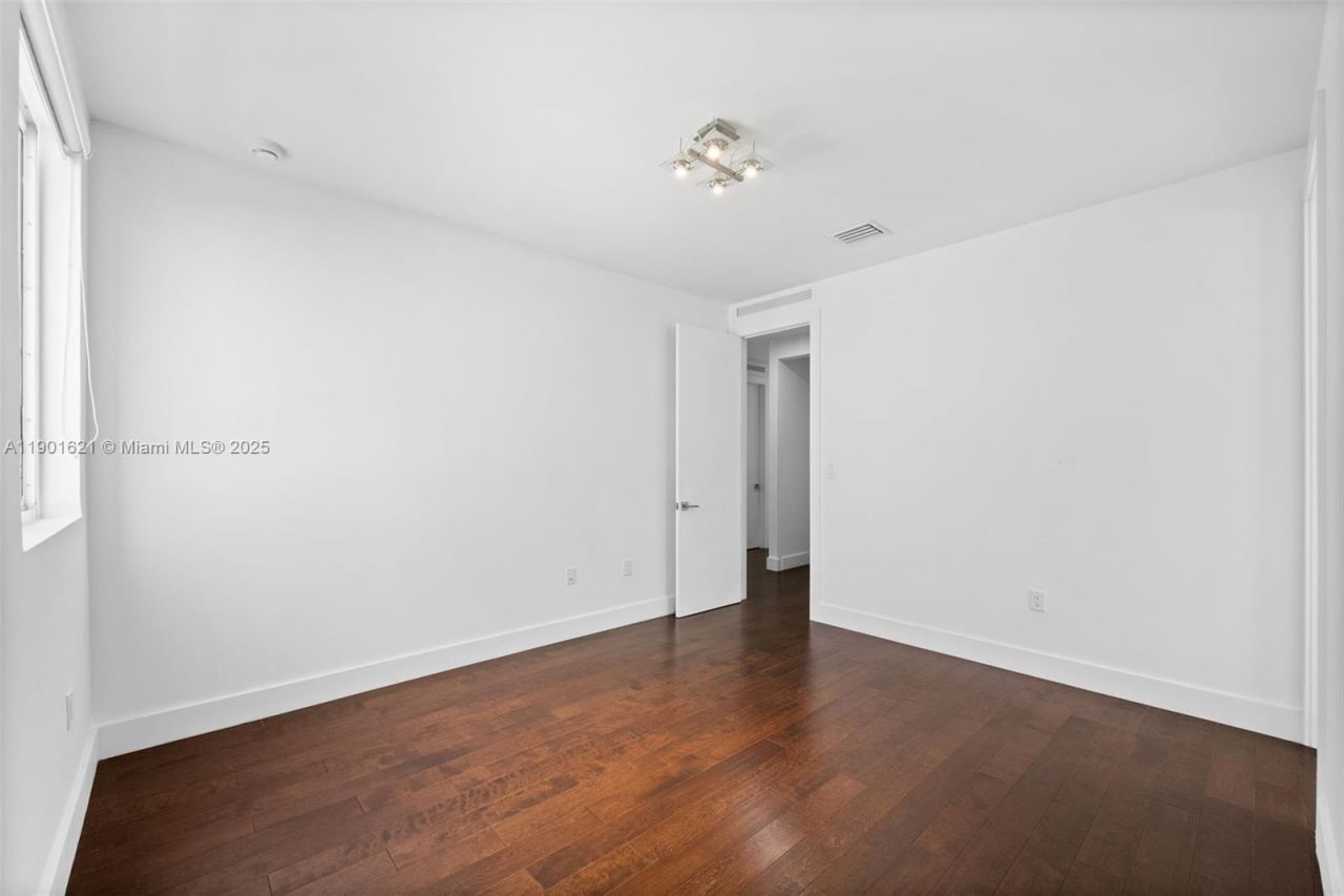 7540 NW 97th Pl, Doral, FL 33178 Photo