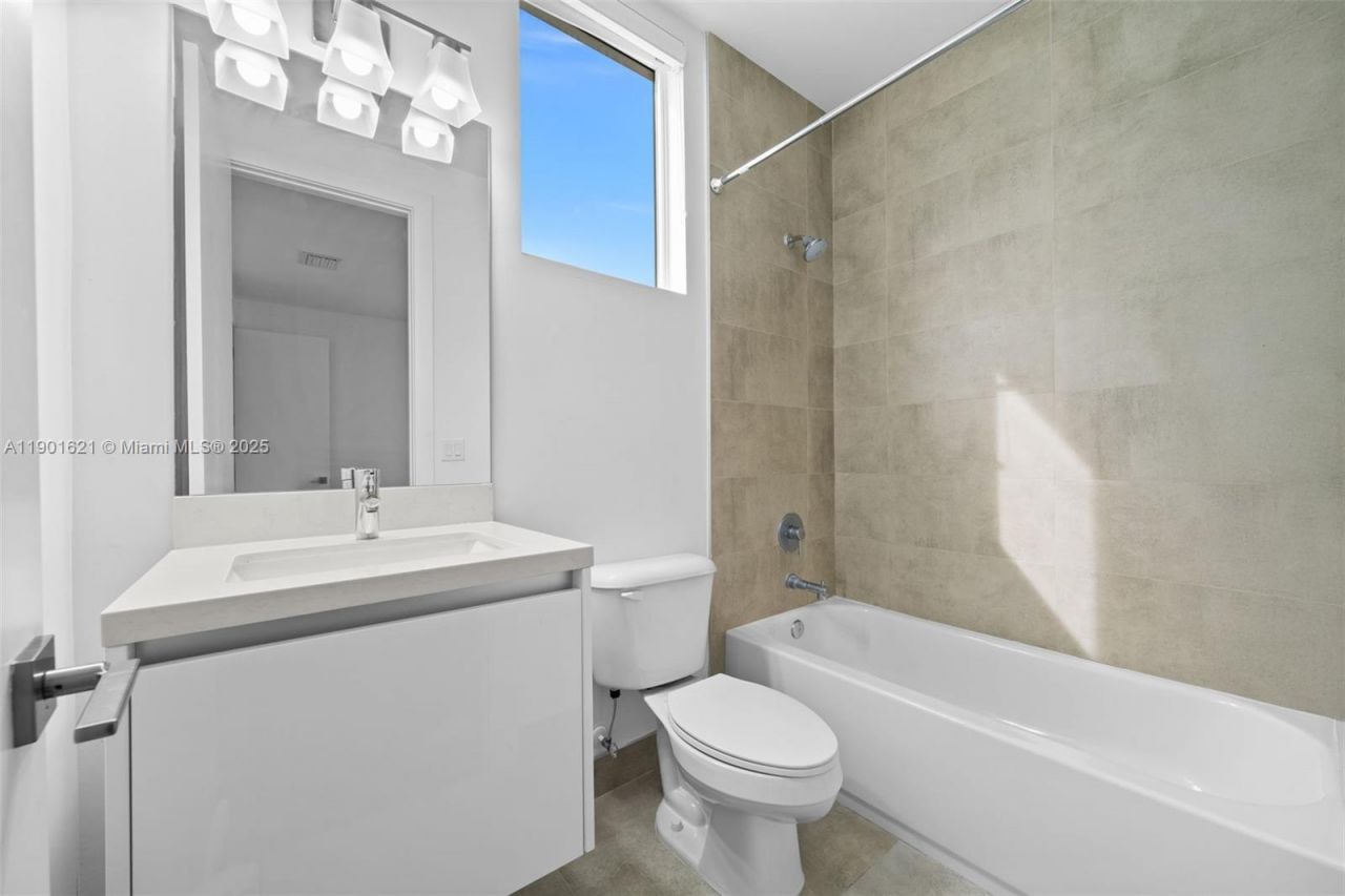 7540 NW 97th Pl, Doral, FL 33178 Photo