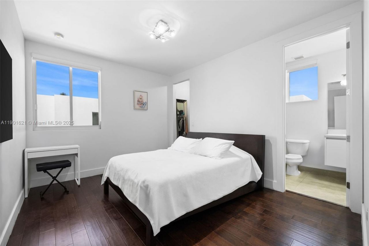 7540 NW 97th Pl, Doral, FL 33178 Photo