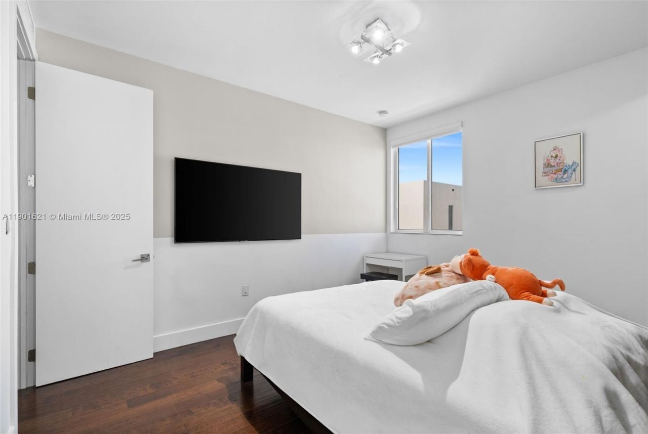 7540 NW 97th Pl, Doral, FL 33178 Photo