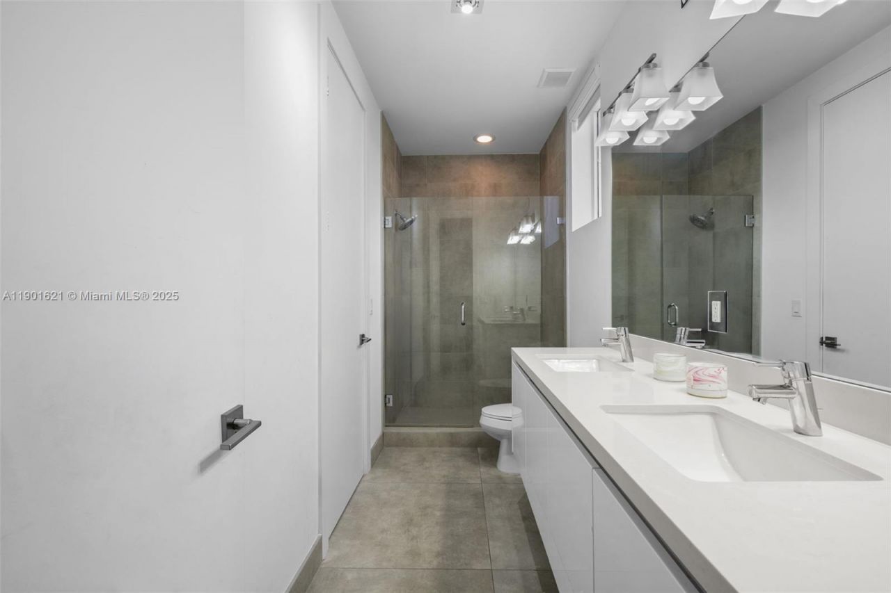 7540 NW 97th Pl, Doral, FL 33178 Photo