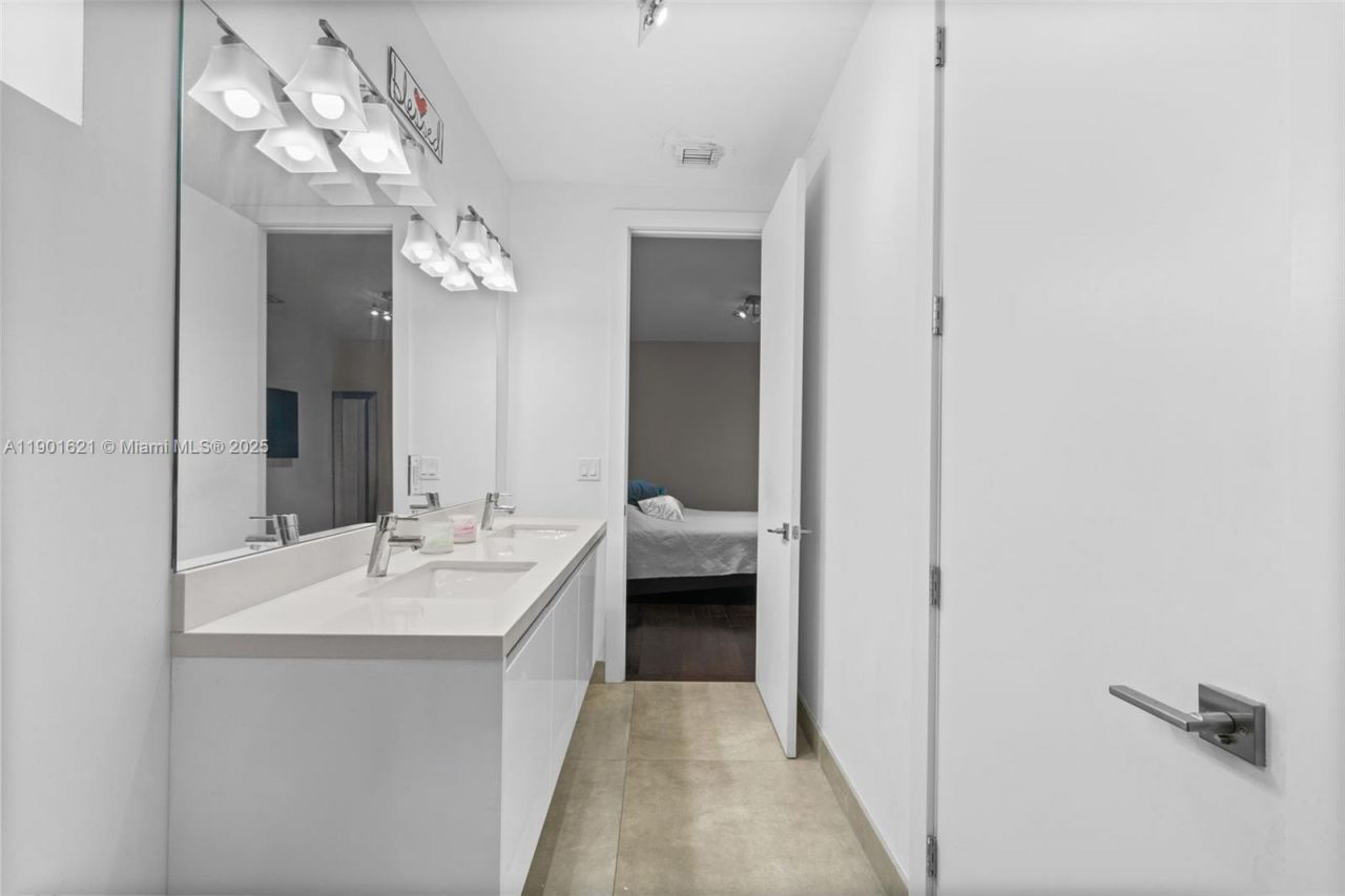 7540 NW 97th Pl, Doral, FL 33178 Photo