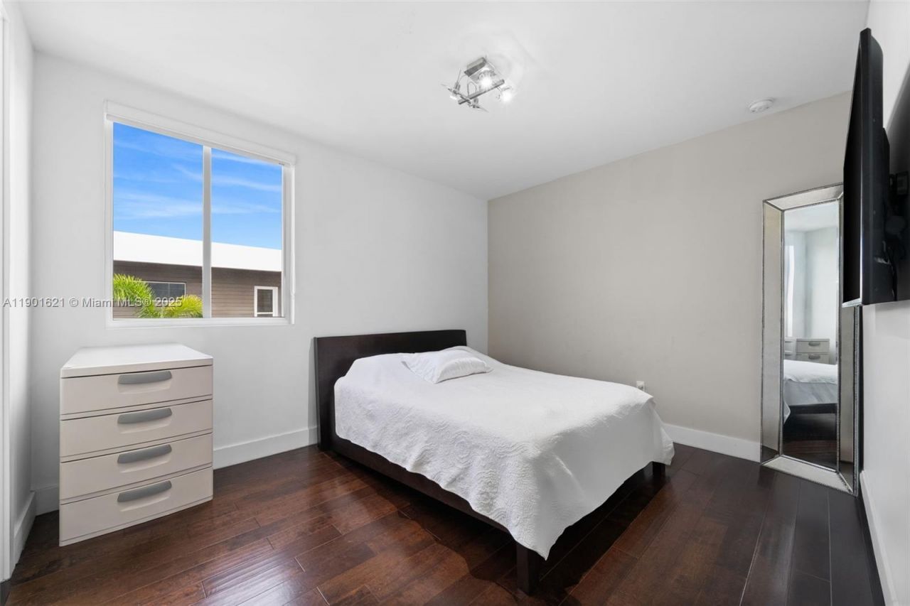 7540 NW 97th Pl, Doral, FL 33178 Photo