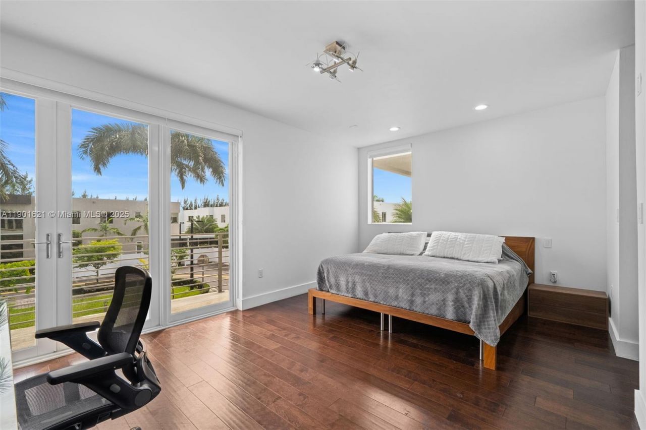 7540 NW 97th Pl, Doral, FL 33178 Photo