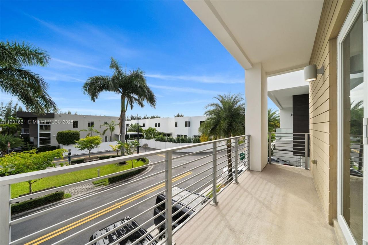 7540 NW 97th Pl, Doral, FL 33178 Photo