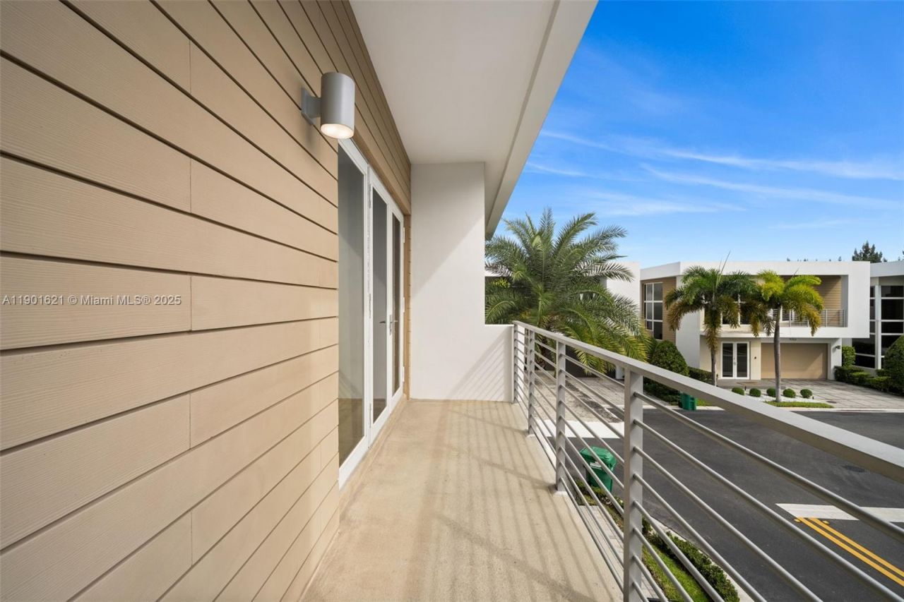 7540 NW 97th Pl, Doral, FL 33178 Photo