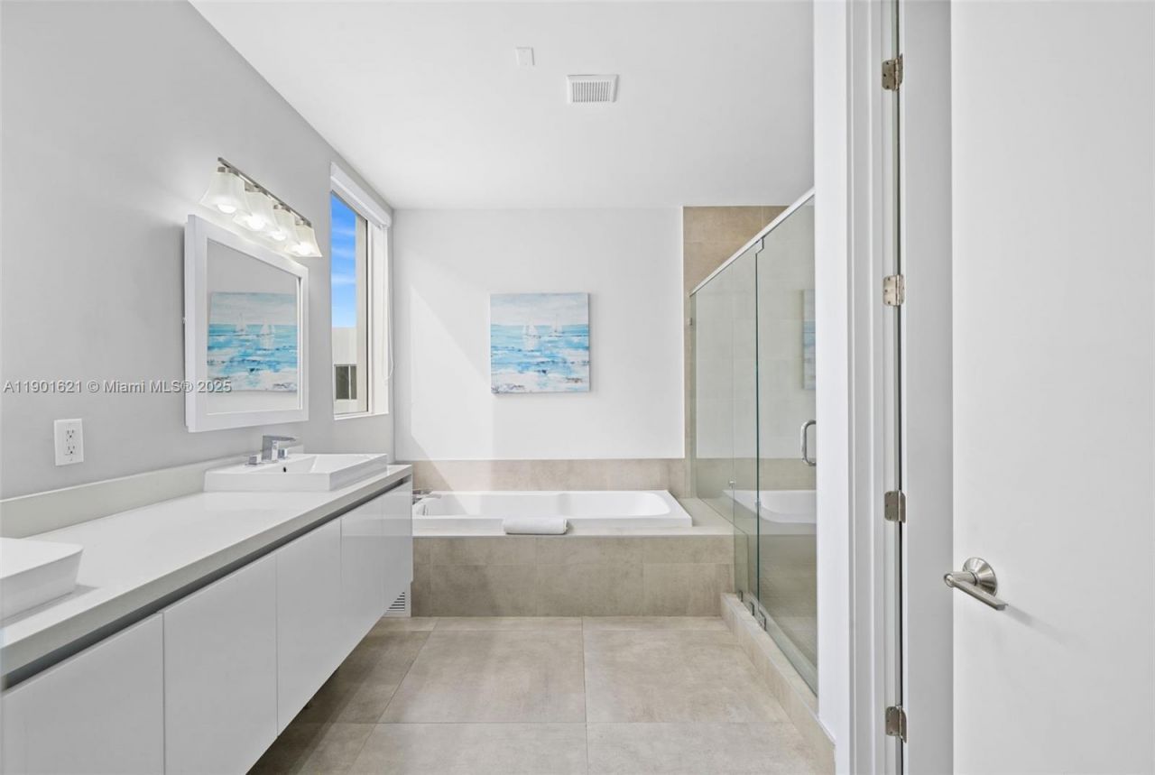 7540 NW 97th Pl, Doral, FL 33178 Photo