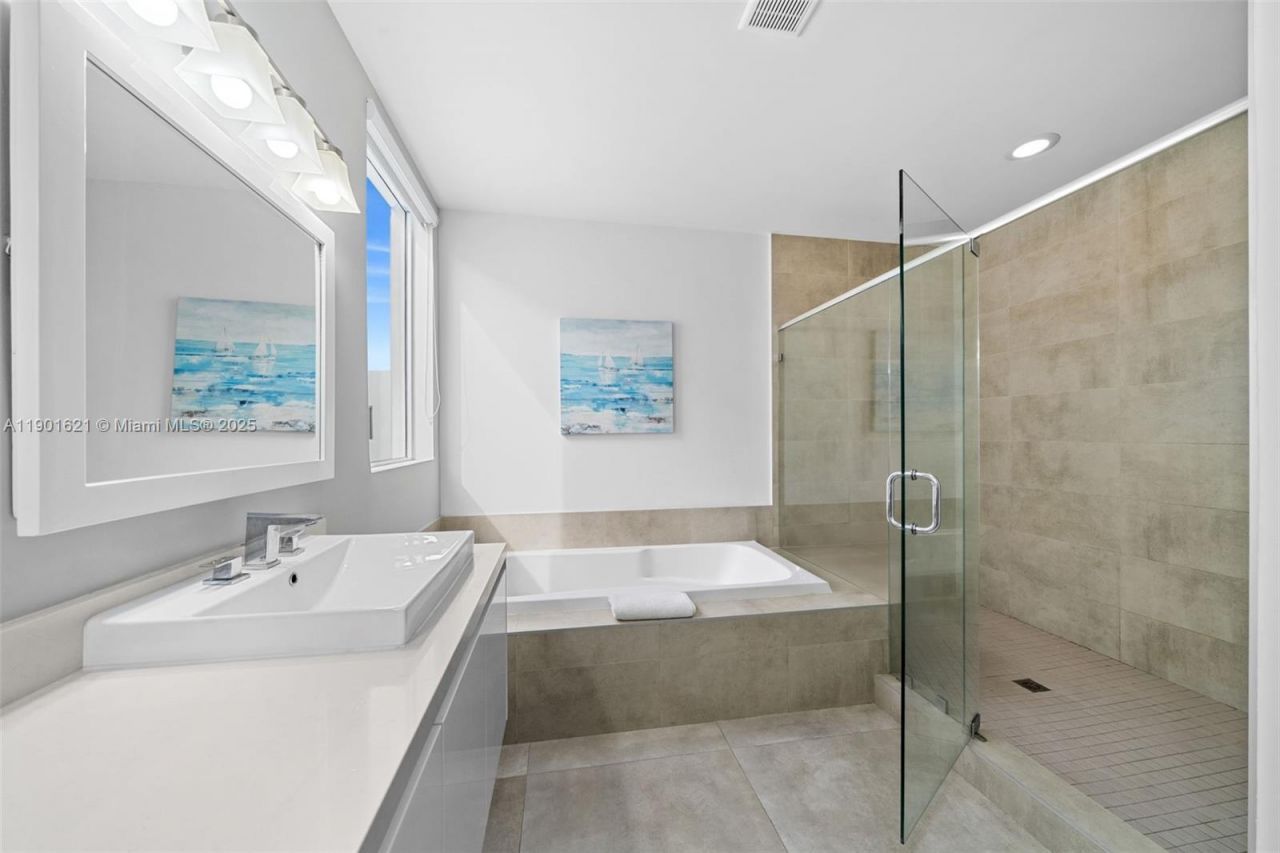 7540 NW 97th Pl, Doral, FL 33178 Photo