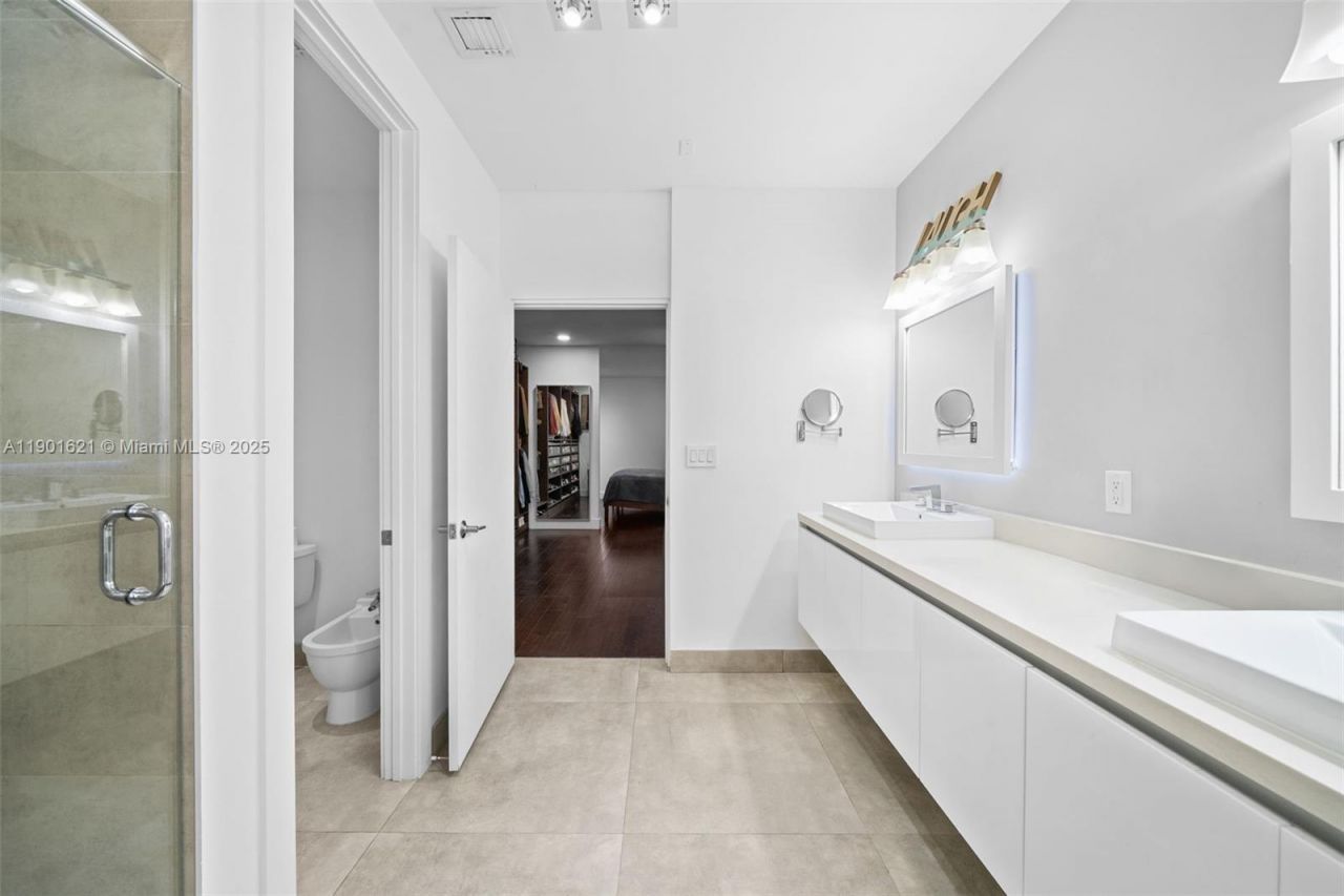 7540 NW 97th Pl, Doral, FL 33178 Photo