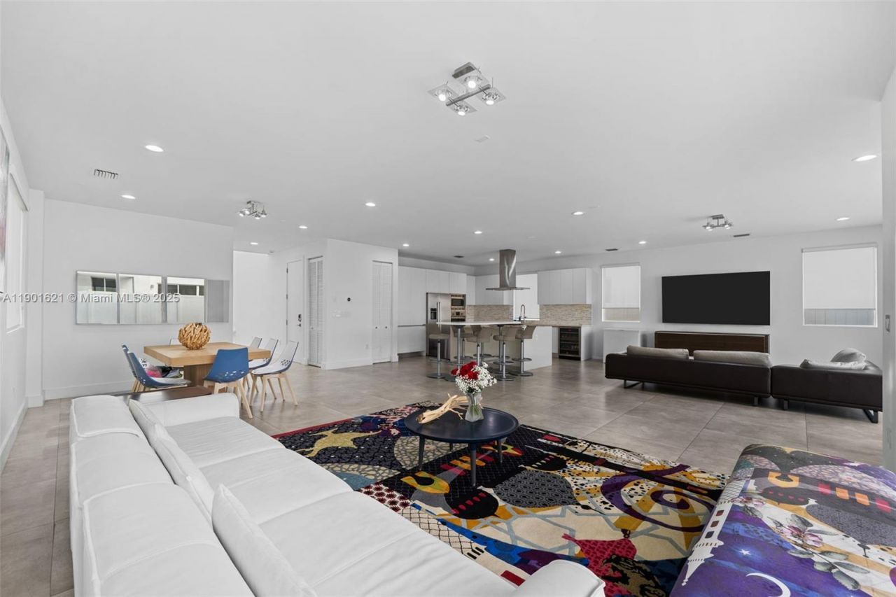 7540 NW 97th Pl, Doral, FL 33178 Photo