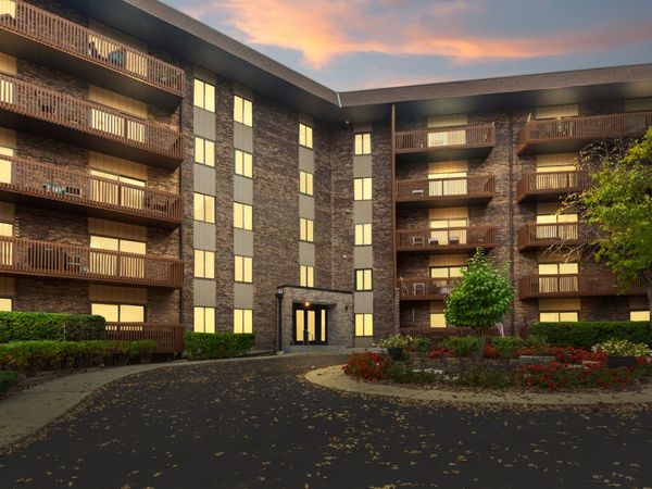 120 Lakeview Drive, Unit 514, Bloomingdale, IL 60108