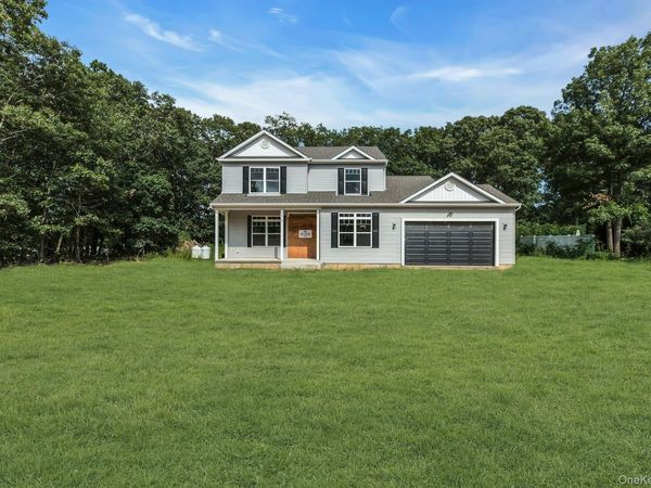 35 Evergreen Avenue, Port Jefferson Station, NY 11776