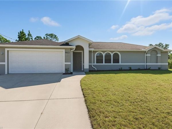 912 Lincoln AVE, LEHIGH ACRES, FL 33972