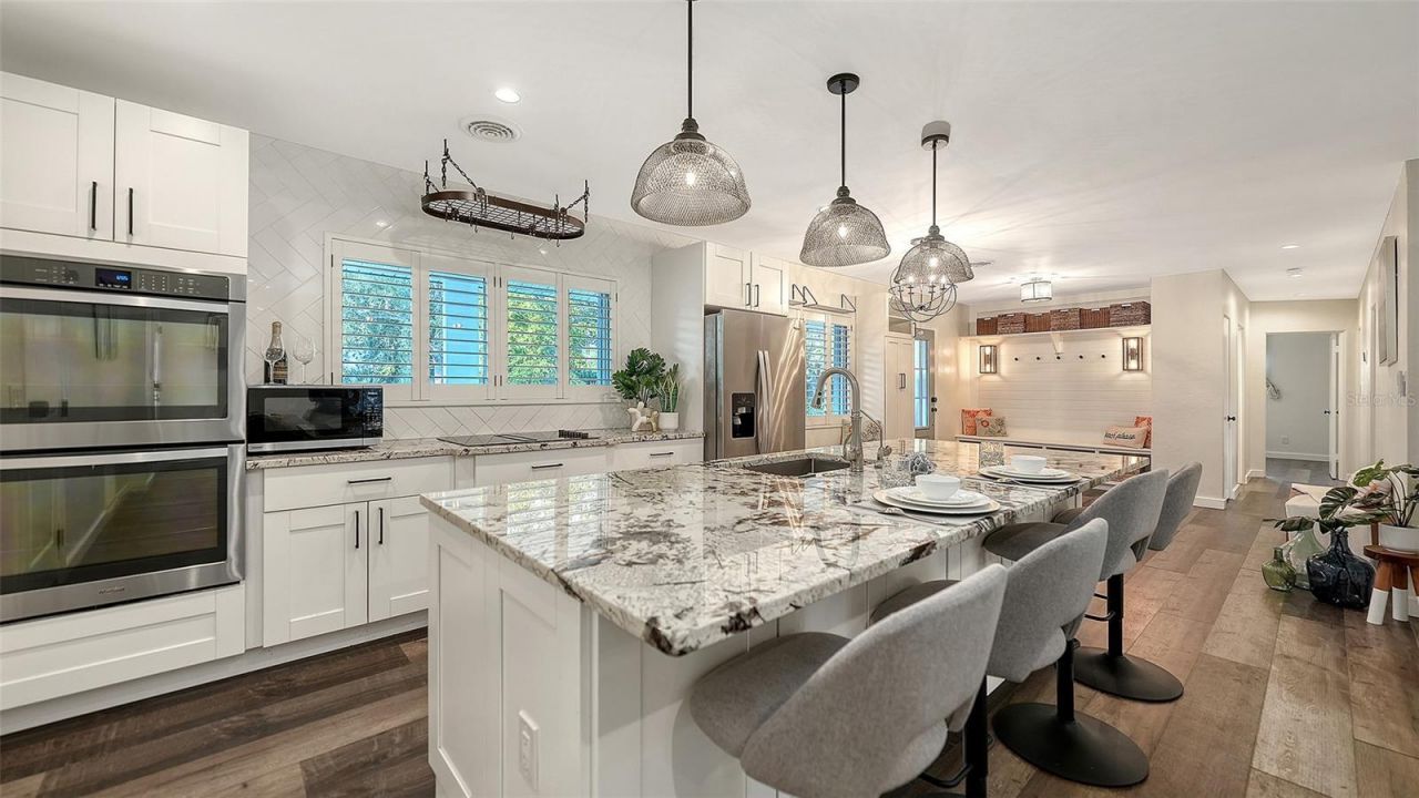 2426 Wisteria Street, Sarasota, FL 34239 Photo