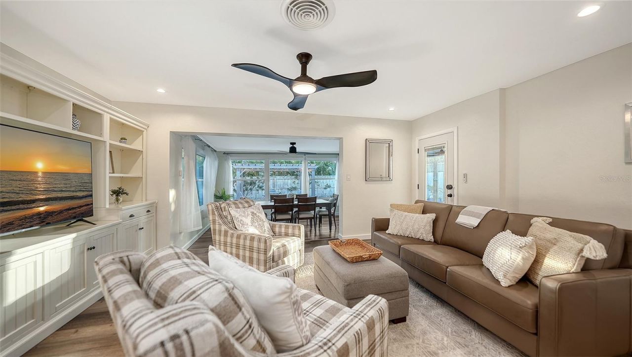 2426 Wisteria Street, Sarasota, FL 34239 Photo