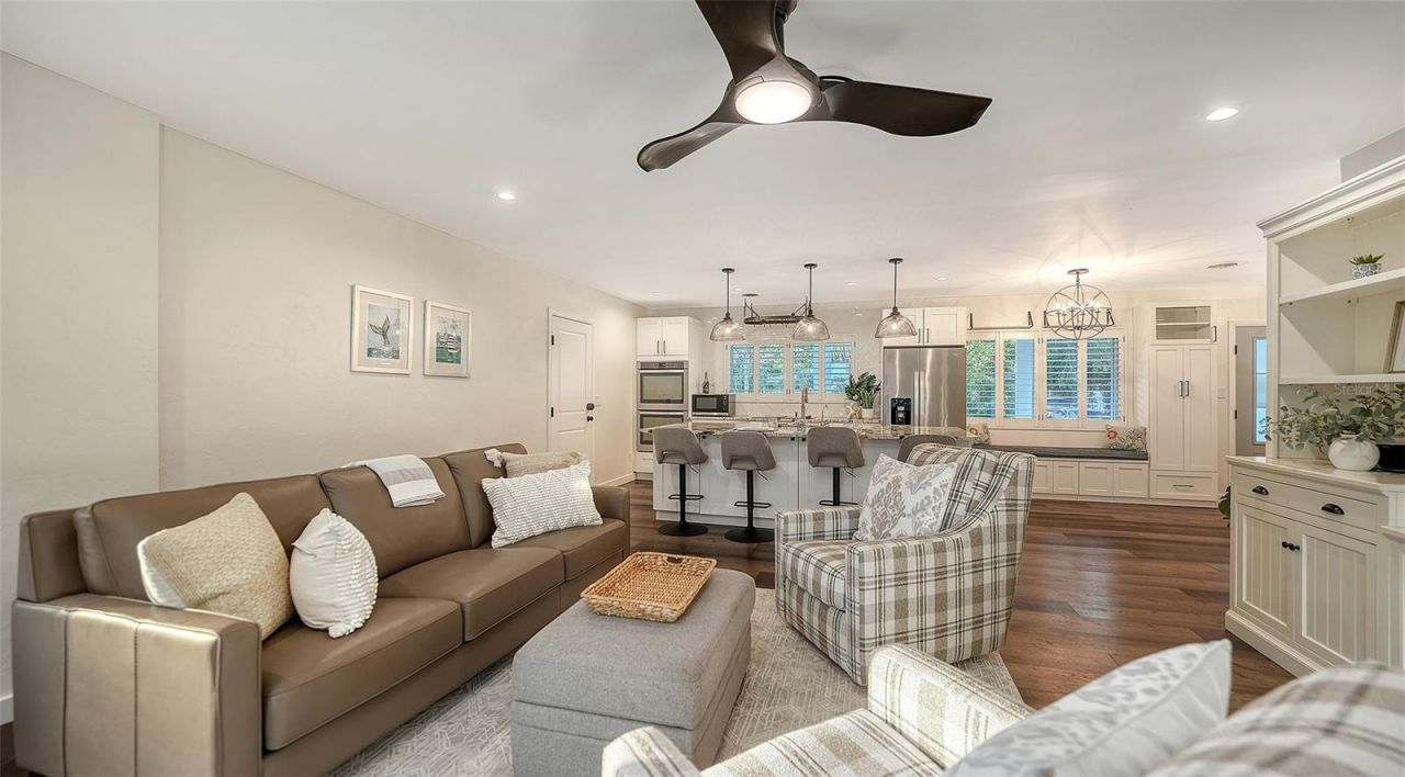 2426 Wisteria Street, Sarasota, FL 34239 Photo